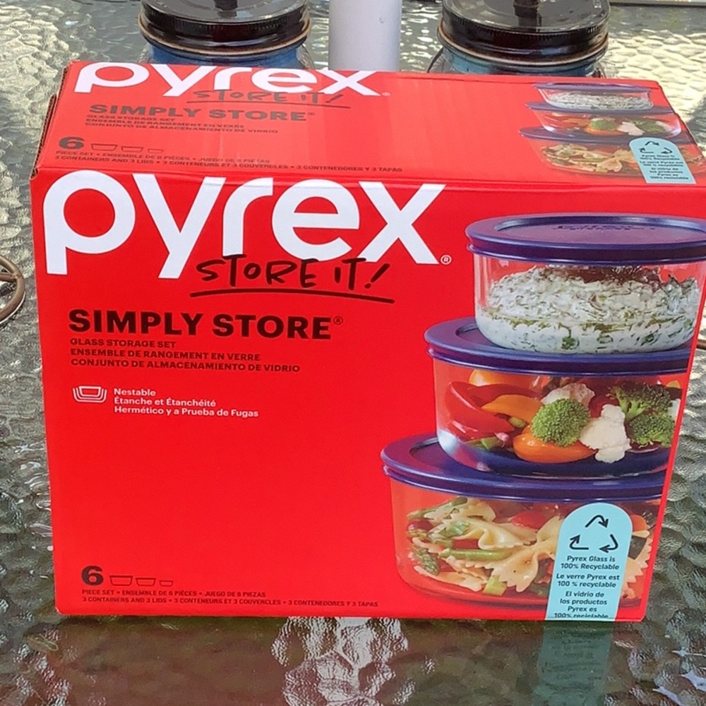 Pyrex glass storage bowls with lids in three sizes. New in box!